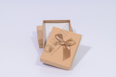 棕商色的礼物盒背景图片