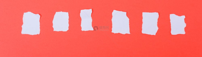 白皮书被撕成红色背景的文字图片