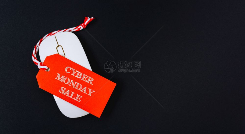 网上购物络周一销售在黑背景白鼠上贴红色标记图片
