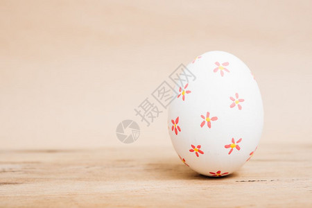 美丽的复活节白蛋木本底复活日概念图片