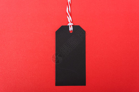 黑色背景的红标签工作空白复制间网上营销购物概念图片