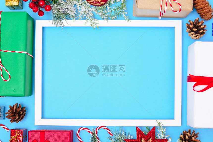 20年新和圣诞节快乐首视图构成装饰蓝色背景的图片框架并复制您文本的空间图片