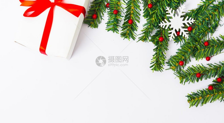 新年快乐和圣诞节顶视天窗平面装饰白色背景复制文字空间图片