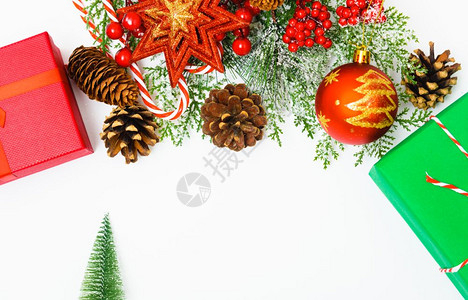 圣诞创作装饰白色背景上的fir树枝圣诞快乐概念文本复制空间图片