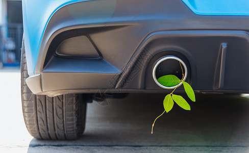 汽车二氧化碳废气排泄物燃料中绿色叶的环境概念使用高效的废气代替烟雾有助于阻止二氧化碳的产生背景