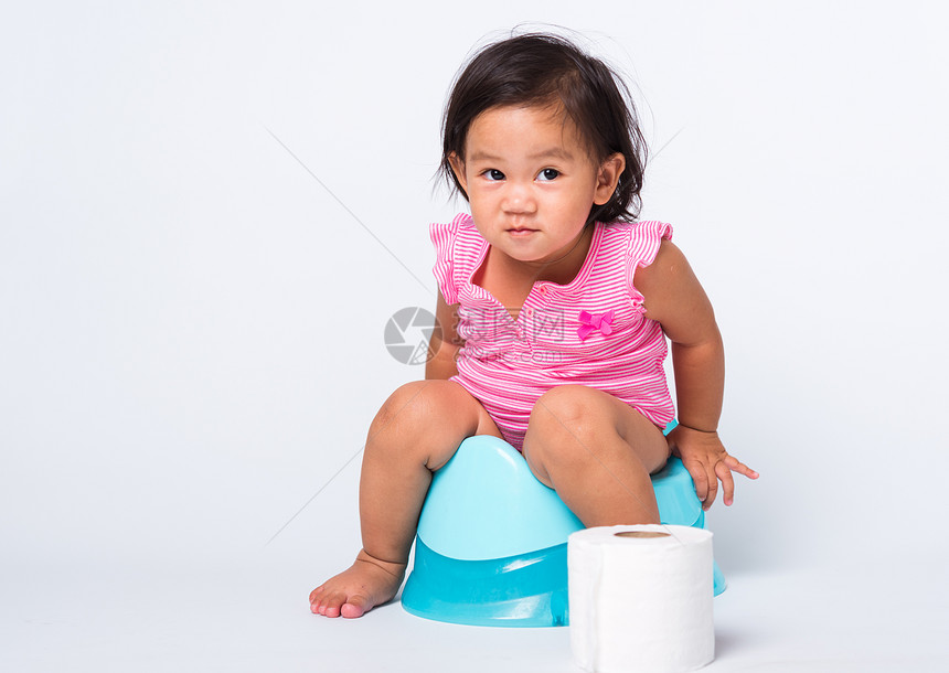 可爱的小女孩培训上Wc厕所图片