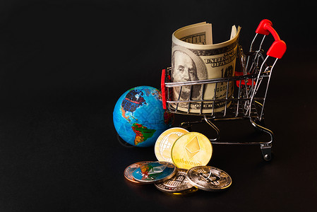比特币与地球带有金化硬币或Ethereum网络交换机和10美元手推车电子货币世界铁链和货币加密概念的购物车背景