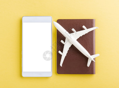 白色飞机玩具和智能手机图片