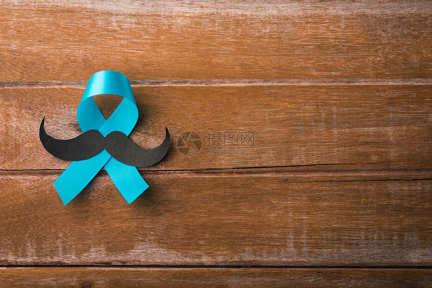 蓝色1月浅丝带有木背景的男子胡移动健康意识前列腺癌图片