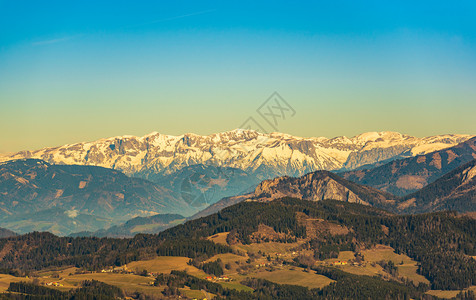 霍赫马克从格拉茨的Shockl山的景象通往顶端的道路格拉茨施蒂里亚的旅游点奥地利的景格拉茨Shockl山的景象格拉茨施蒂里亚的旅游点背景
