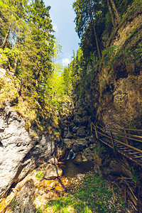 奥利尼娜参观Mixnitz沿山流的瀑布远足路线旅游地点奥利施蒂里亚旅游目的地沿山流Mixnitz瀑布路线旅游目的地背景