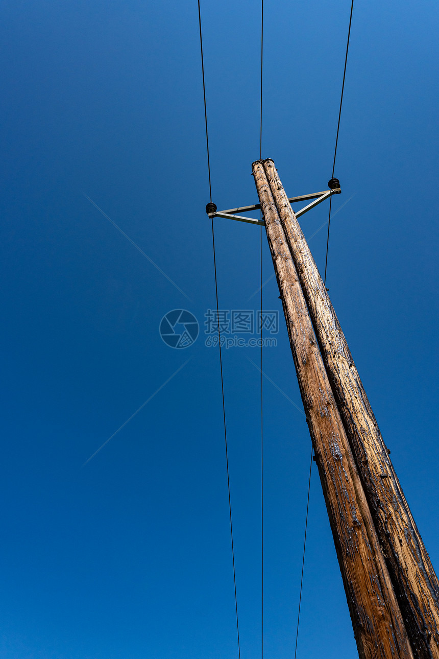 垂直照片蓝色天空通信电线杆蓝色天空通信电线杆图片