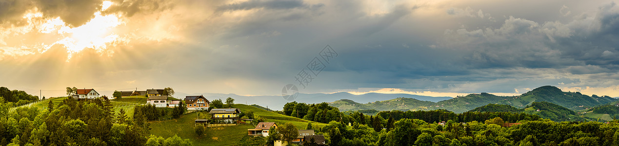 莱布尼兹奥地利南部施蒂里亚葡萄园山的全景托斯卡纳像访问的地方一样春季日落时的景观托斯卡纳像访问的地方一样背景