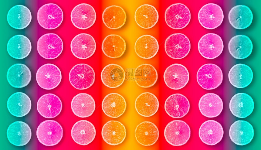 以抽象多色背景排列的半切有机橙概要背景各种颜色半切生物橙的概要背景图片