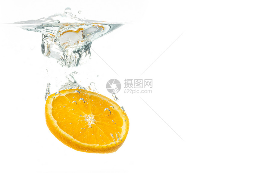 白底水滴中橙子果切片滴中橙子果切片图片