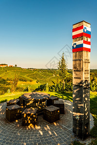 奥地利与斯洛文尼亚之间的奥地利边界格拉茨南Styrian葡萄园沿线的景色葡萄园旅行目的地奥利与斯洛文尼亚之间的奥地利边界格拉茨名背景图片