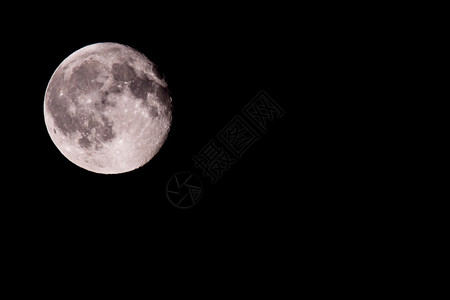 满月左上角的黑夜天空处用于说明满月在黑夜天空左上角的黑夜天空中满月图片