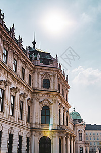 奥地利维也纳贝尔韦德雷宫奥地利巴罗克广场外墙关闭历史建筑的顶部图片