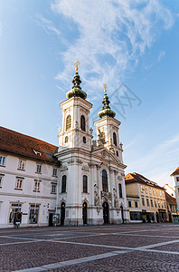 塔穆尔格拉茨施蒂里亚奥地利2019在Mur河附近的市中心冬季太阳旅行目的地玛利亚希夫教堂两座塔和广场上观看背景