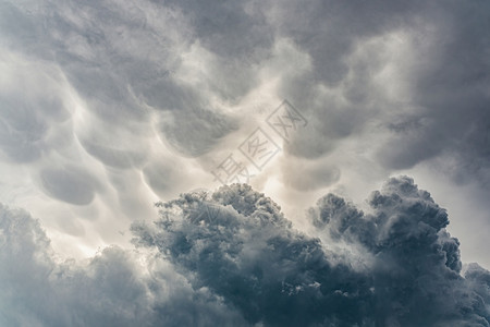 黑暗的暴风雨云天空背景气概念黑暗的暴风云图片