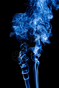黑色背景的蓝抽象烟雾背景摘要选择焦点黑色背景的蓝抽象烟雾图片