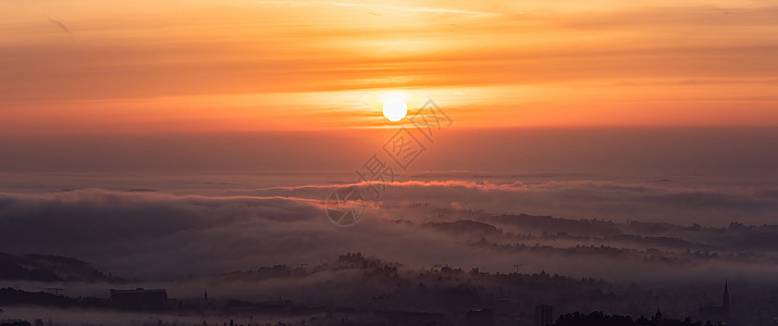 马克格拉维太阳升起红色高清图片