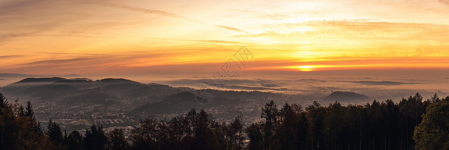 马克格拉维太阳升起小山高清图片