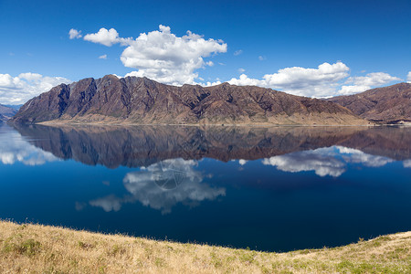 哈韦亚湖和远山区的景象图片