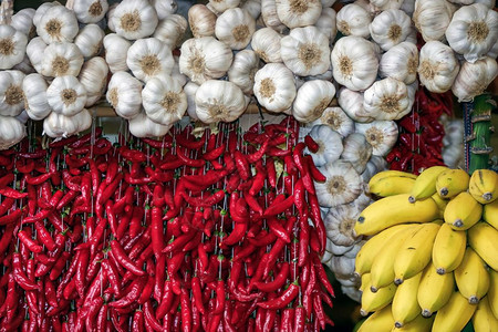 关闭Funchal覆盖市场水果和蔬菜棚背景图片