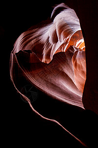 Antelope峡谷的叶形切成隧道图片