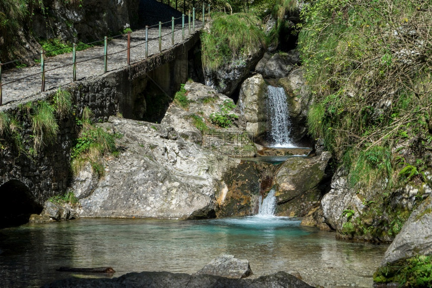 在意大利贝加莫附近的瓦尔维托瓦伦巴第马池图片