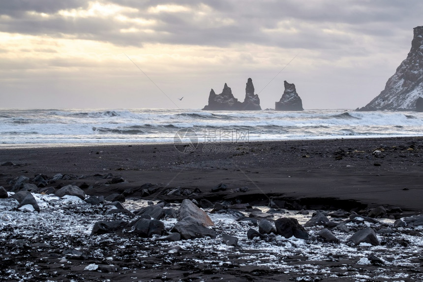 雷尼斯法哈拉火山海滩暴风天气图片