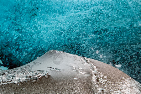 乔库萨隆附近水晶冰洞高清图片