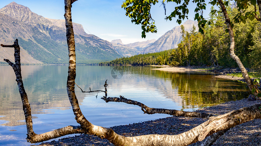 蒙大拿麦克唐纳湖的景象图片