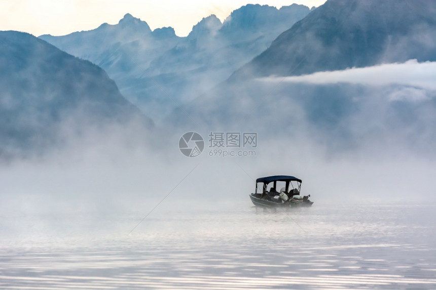 Apgar附近麦当劳湖的摩尔德船图片