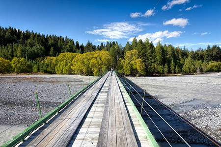 新西兰麦肯齐县吉布森站木桥高清图片