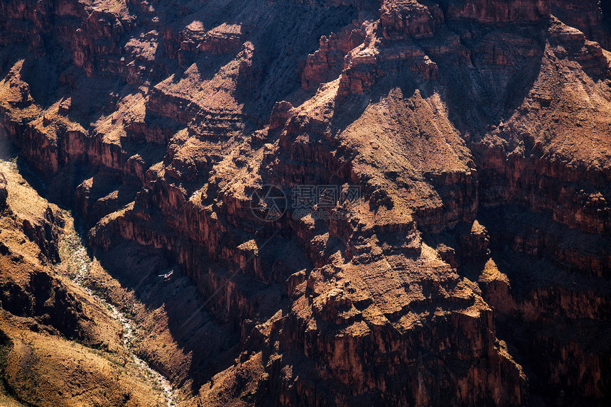 直升机飞越大峡谷行图片