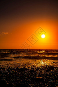 彭布罗克郡德鲁斯顿海文滩的日落高清图片