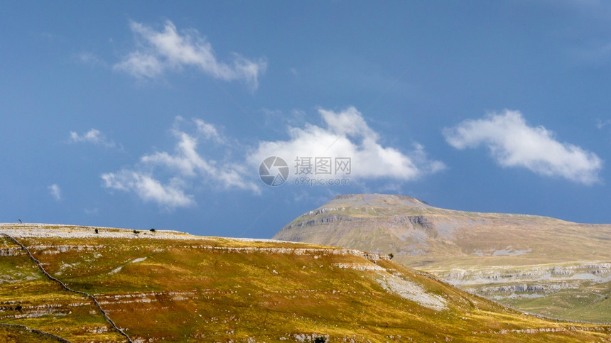 YorkshireDales公园典型乡村的景象图片