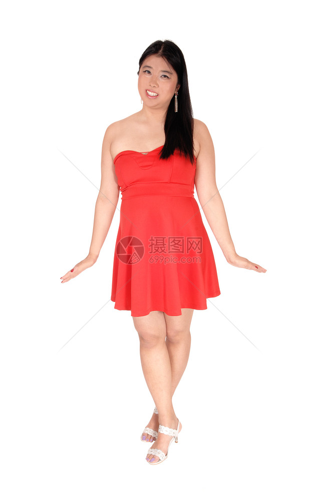 站在前面的美丽年轻女子穿着红礼服长的黑头发和高跟鞋图片