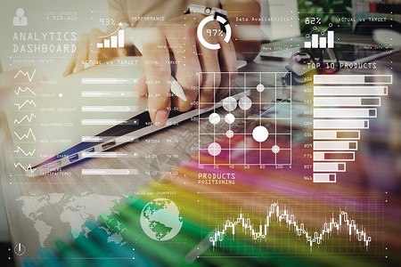 具有关键业绩指标仪表板概念的情报BI和商业分析BA网点设计师使用数字平板电脑和笔记本配有智能话和数字设计图背景