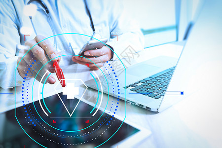 医疗保健和服务配有周知AR图医疗技术概念生用现代数字平板电脑和带有病历界面的笔记本电脑工作背景图片