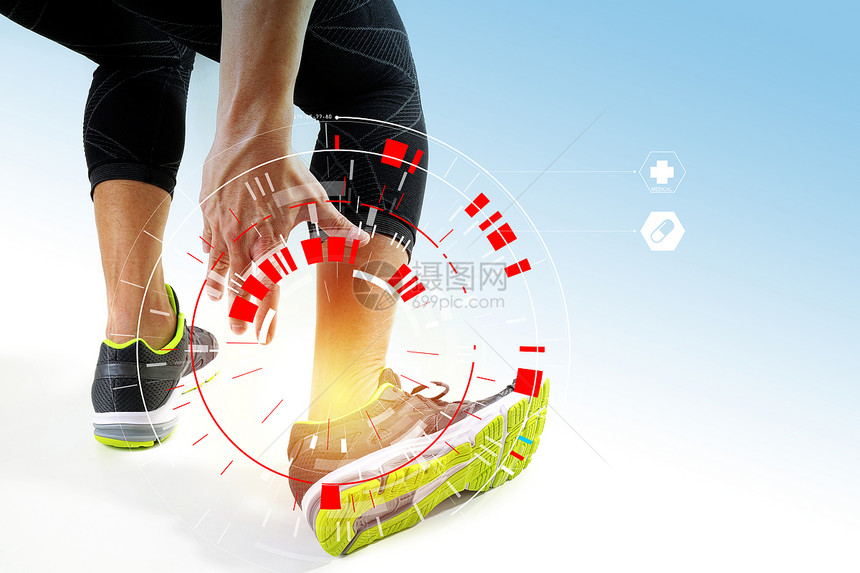 赛跑运动员脚踝疼痛有骨折扭接合跑运动受伤手员用VR医疗扫描刀扭伤脚部图片