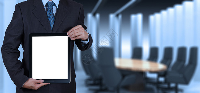 用空白平板电脑将董事会背景作为概念图片