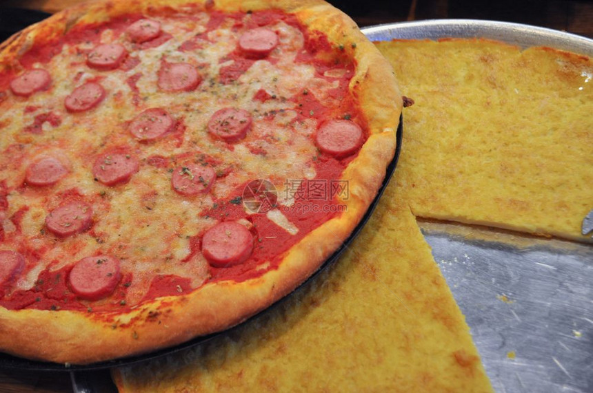 意大利传统烤食品辣椒披萨和法里纳塔烤食品图片