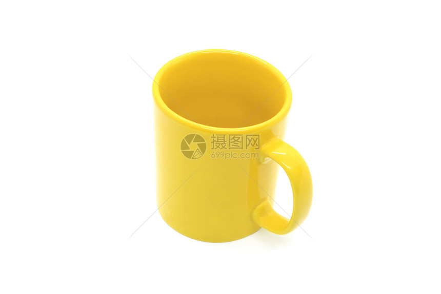 明亮的黄色陶瓷杯手柄与白色背景隔绝图片