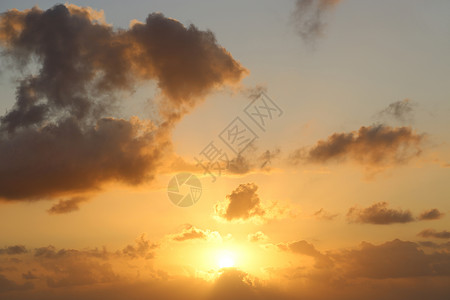 美丽的橙色日落和出天空自然背景背景图片