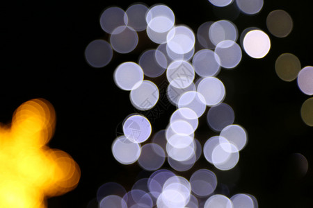 明亮的圣诞装饰多彩的灯泡光抽象的节日背景图片