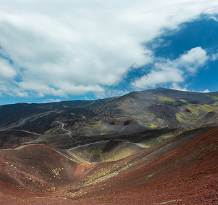 在意大利西里埃特纳火山坑之间人们无法辨认高清图片