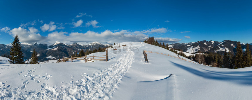 雪覆盖的道路和足迹图片